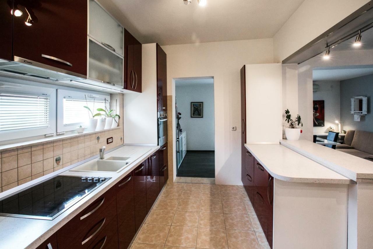 3 Bedrooms Apartman Dmt Каштела Екстер'єр фото